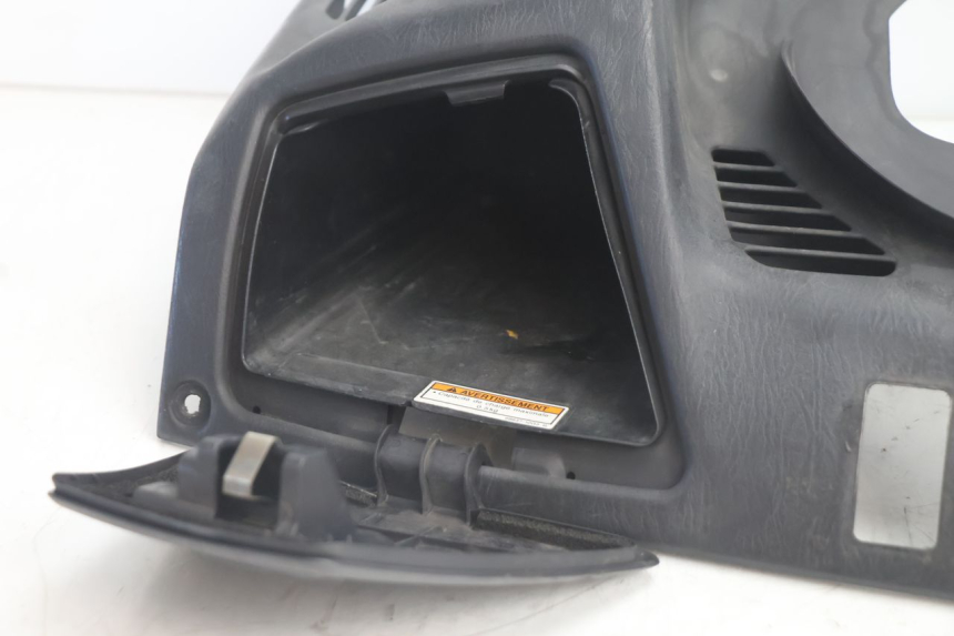 photo de TABLIER INTERIEUR SUPERIEUR SUZUKI BURGMAN EXECUTIVE ABS 650 (2006 - 2012) - Points de fixation