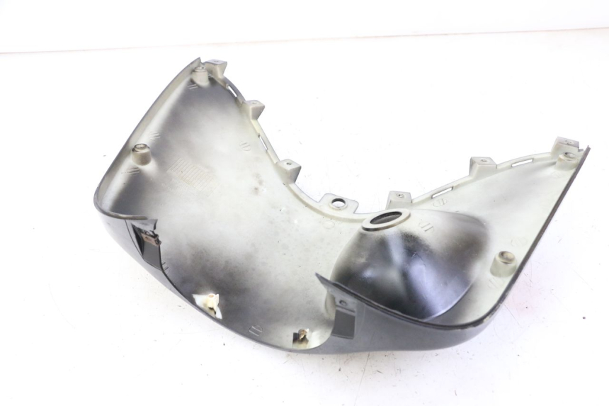 photo de TABLIER INTERIEUR SUPERIEUR DAELIM BESBI 125 (2007 - 2008) - Détail de la pièce