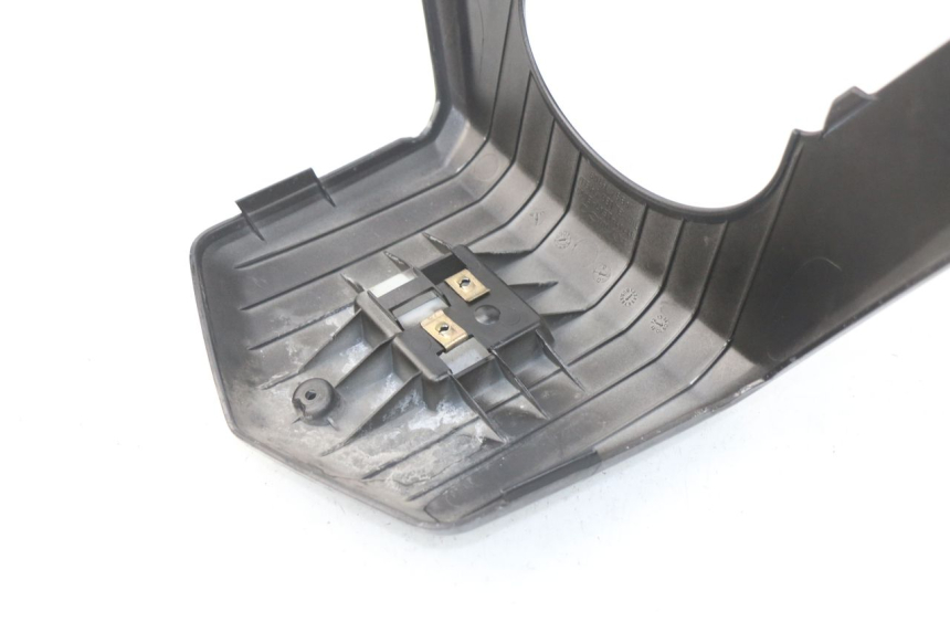 photo de TABLIER INTERIEUR SUPERIEUR KYMCO DINK STREET 125 (2009 - 2014) - Autre angle de vue