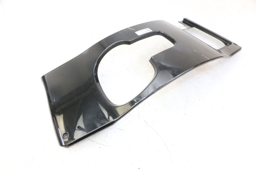 photo de TABLIER INTERIEUR SUPERIEUR HONDA FES S-WING SWING ABS 125 (2007 - 2015) - Gros plan technique