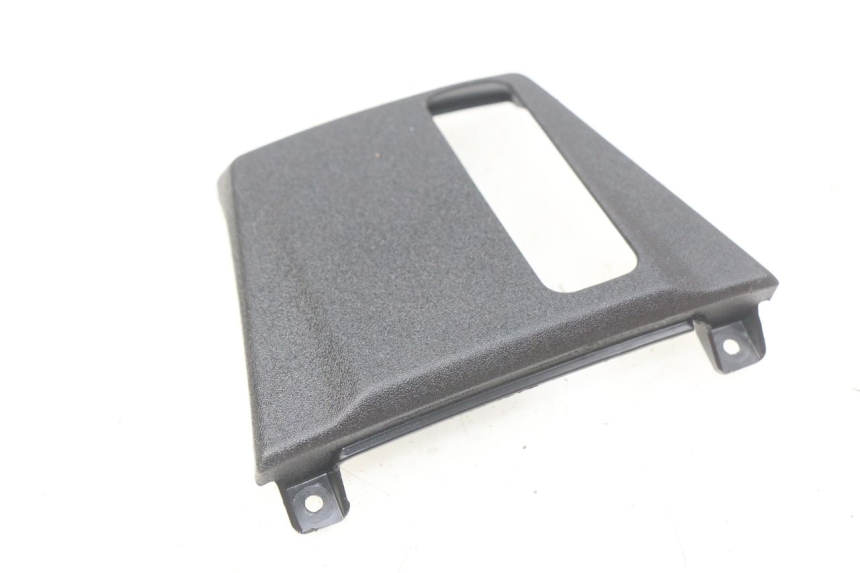 photo de TABLIER INTERIEUR SUPERIEUR PIAGGIO MP3 500 (2014 - 2017) - Zoom état d’usage