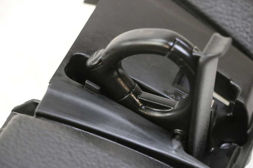 photo de TABLIER INTERIEUR SUPERIEUR PIAGGIO MP3 500 (2014 - 2017) - Gros plan technique