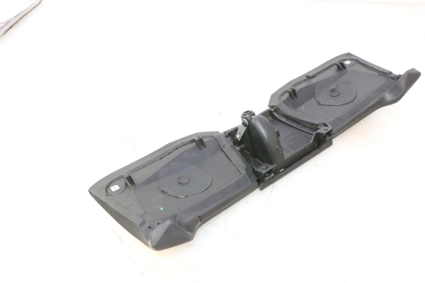 photo de TABLIER INTERIEUR SUPERIEUR PIAGGIO MP3 500 (2016 - 2018) - Gros plan technique