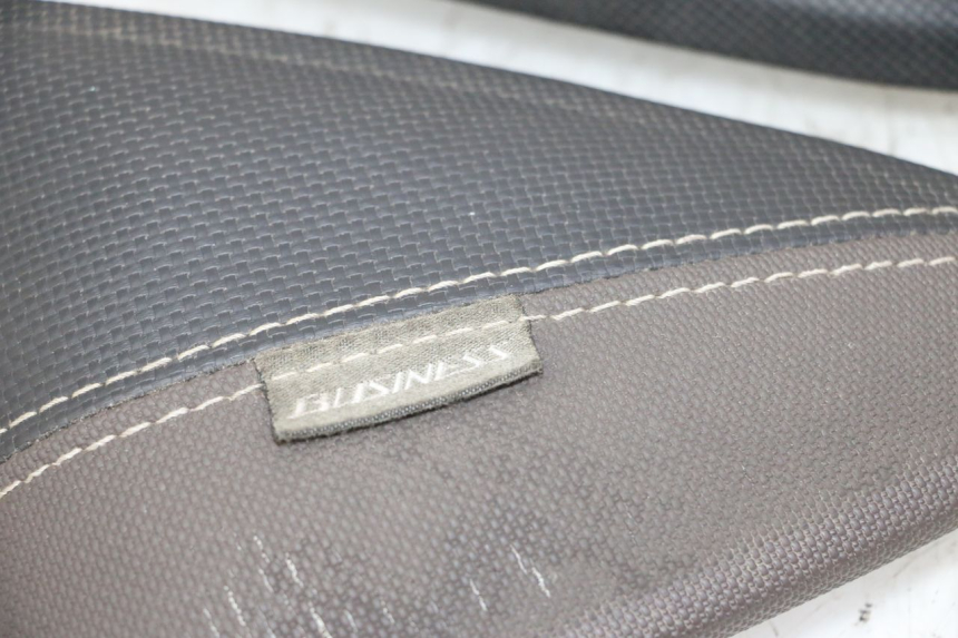 photo de TABLIER INTERIEUR SUPERIEUR YAMAHA X-MAX XMAX 125 (2010 - 2013) - Points de fixation