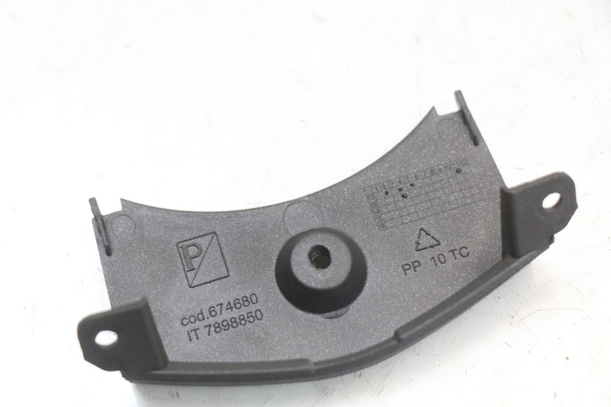 photo de TABLIER INTERIEUR SUPERIEUR PIAGGIO X10 125 (2012 - 2017) - Autre angle de vue