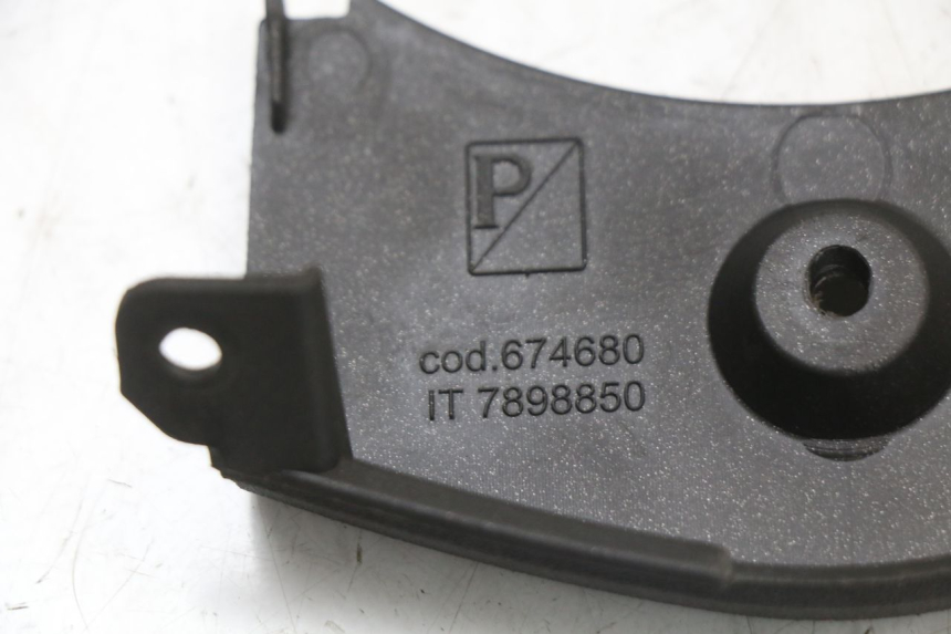 photo de TABLIER INTERIEUR SUPERIEUR PIAGGIO X10 125 (2012 - 2017) - Gros plan technique