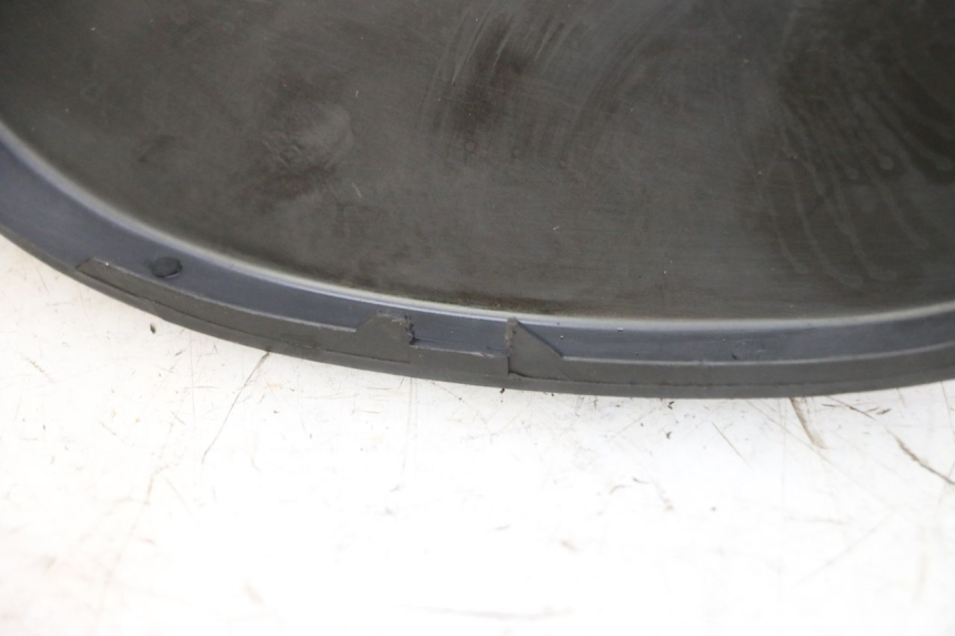 photo de TABLIER INTERIEUR SUPERIEUR YAMAHA YP MAJESTY 125 (2007 - 2010) - Zoom état d’usage