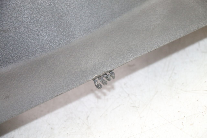 photo de TABLIER INTERIEUR SUPERIEUR YAMAHA YP MAJESTY 125 (2002 - 2006) - Détail de la pièce