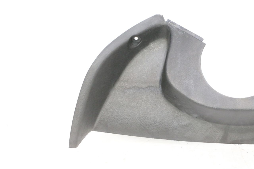 photo de TABLIER INTERIEUR SUPERIEUR YAMAHA YP MAJESTY 125 (1998 - 2001) - Détail de la pièce