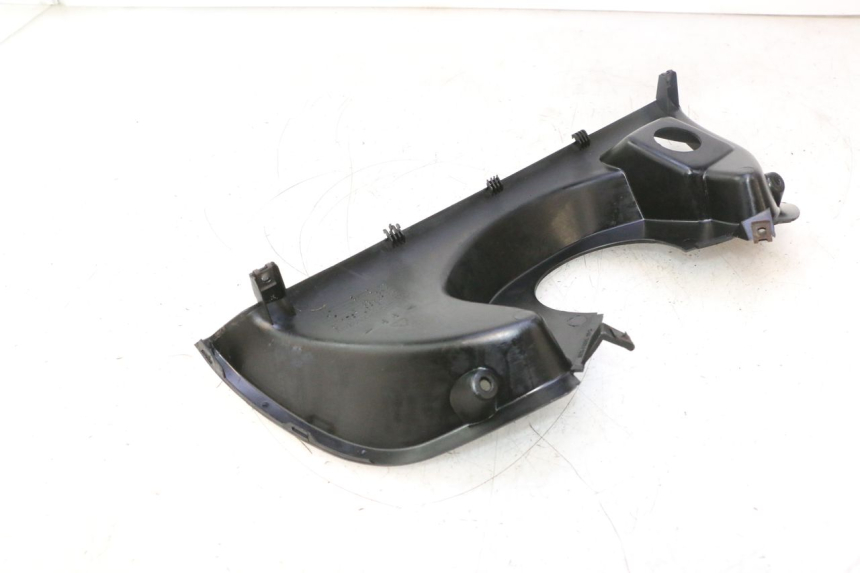 photo de TABLIER INTERIEUR SUPERIEUR YAMAHA YP MAJESTY 125 (2002 - 2006) - Gros plan technique