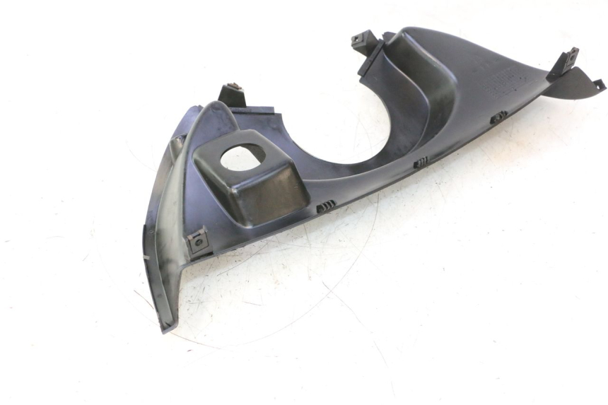 photo de TABLIER INTERIEUR SUPERIEUR YAMAHA YP MAJESTY 125 (2002 - 2006) - Points de fixation