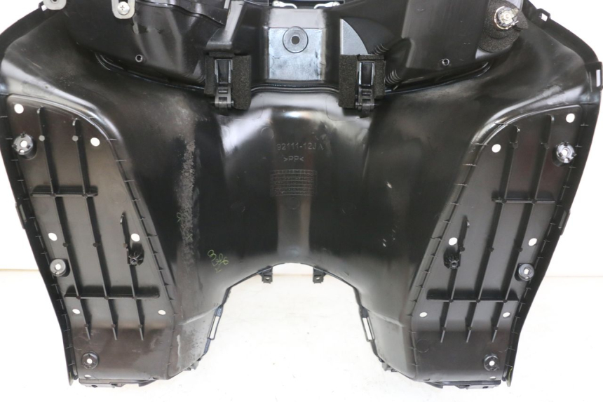 photo de TABLIER INTERIEUR SUZUKI BURGMAN 125 (2018 - 2021) - Vue d’ensemble
