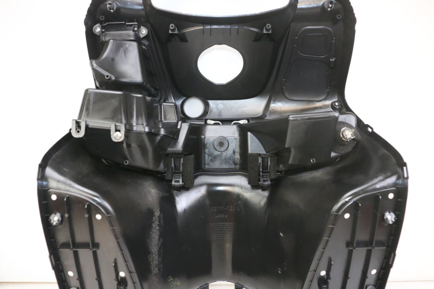 photo de TABLIER INTERIEUR SUZUKI BURGMAN 125 (2018 - 2021) - Points de fixation