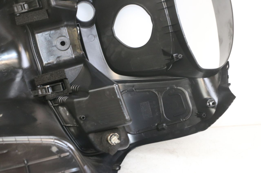 photo de TABLIER INTERIEUR SUZUKI BURGMAN 125 (2018 - 2021) - Marquages et références