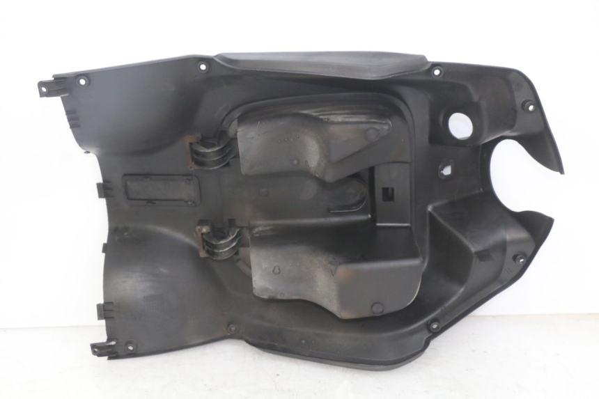 photo de TABLIER INTERIEUR SYM SYMPHONY 125 (2009 - 2015) - Gros plan technique