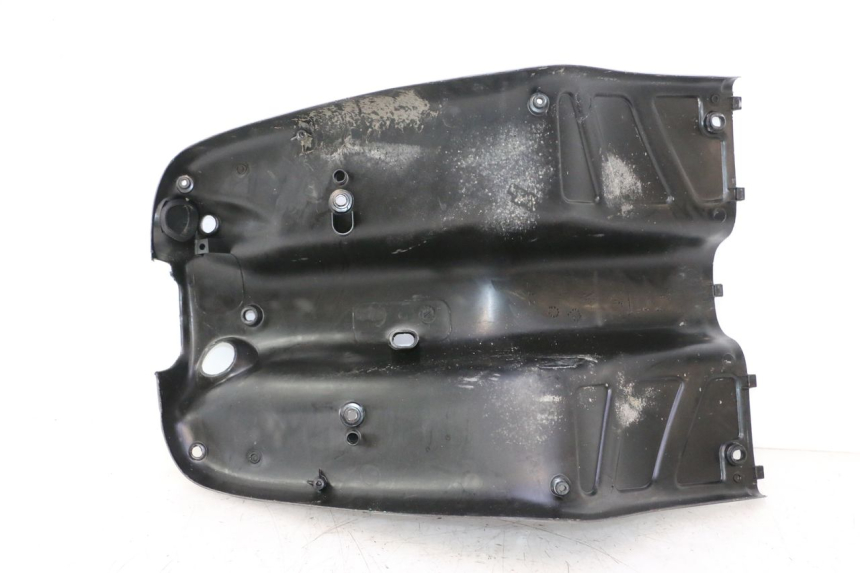 photo de TABLIER INTERIEUR PIAGGIO TYPHOON 50 (2000 - 2009) - Gros plan technique