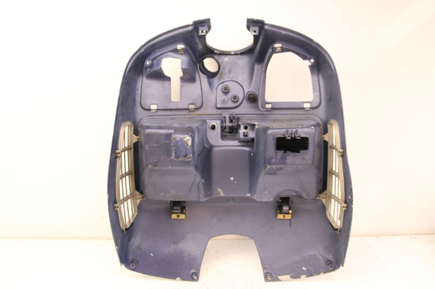 photo de TABLIER INTERIEUR PIAGGIO VESPA GRANTURISMO 125 (2003 - 2007) - Zoom état d’usage