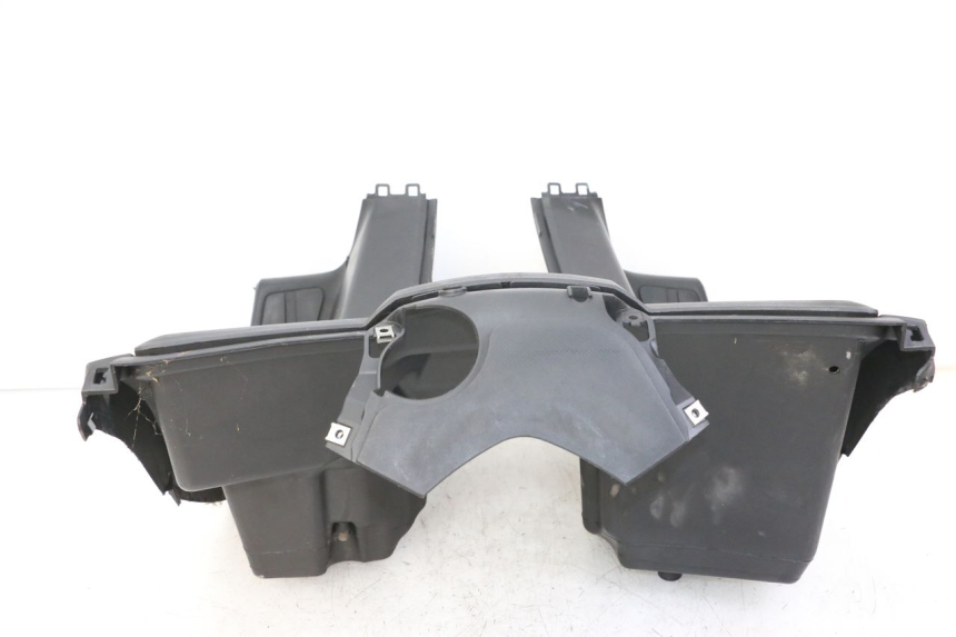 photo de TABLIER INTERIEUR YAMAHA X-MAX XMAX ABS 250 (2010 - 2012) - Zoom composants