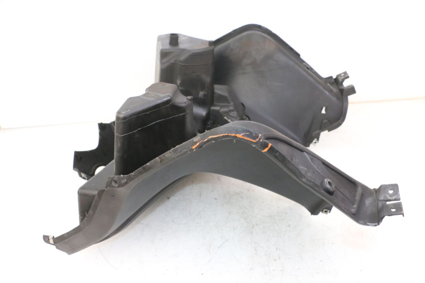 photo de TABLIER INTERIEUR YAMAHA X-MAX XMAX ABS 250 (2010 - 2012) - Vue d’ensemble