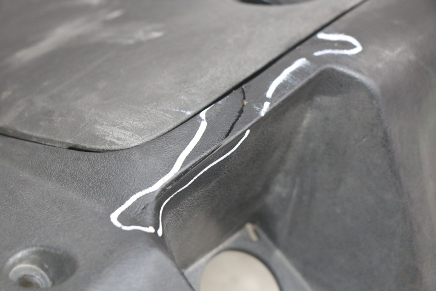 photo de TABLIER INTERIEUR YAMAHA X-MAX XMAX 250 (2006 - 2009) - Détails caractéristiques