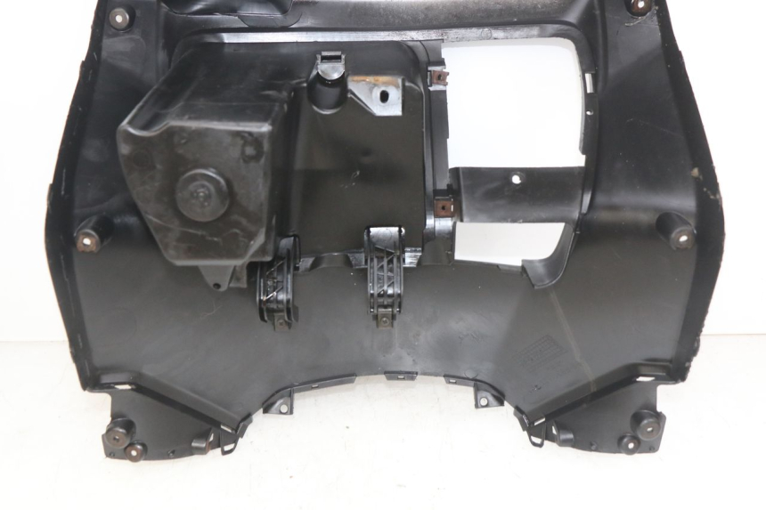 photo de TABLIER INTERIEUR YAMAHA X-MAX XMAX 250 (2006 - 2009) - Autre angle de vue