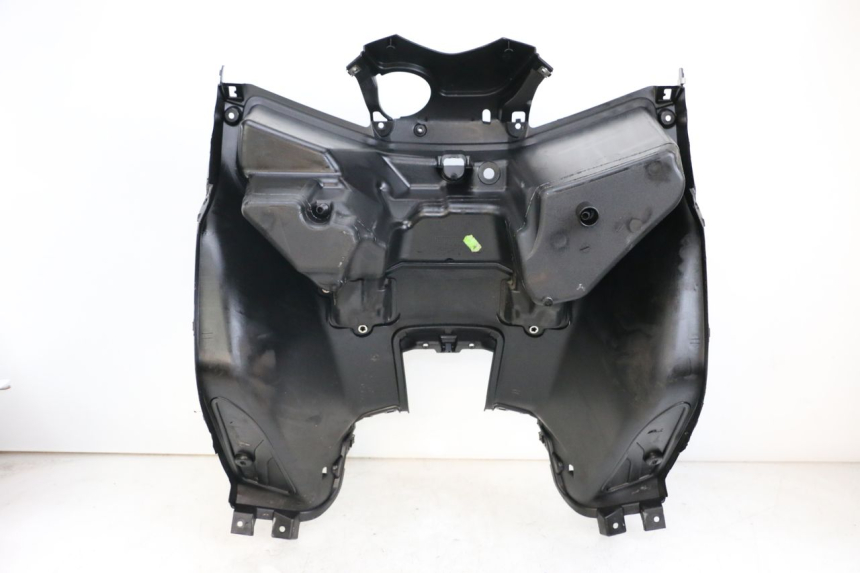 photo de TABLIER INTERIEUR YAMAHA X-MAX XMAX 125 (2010 - 2013) - Gros plan technique