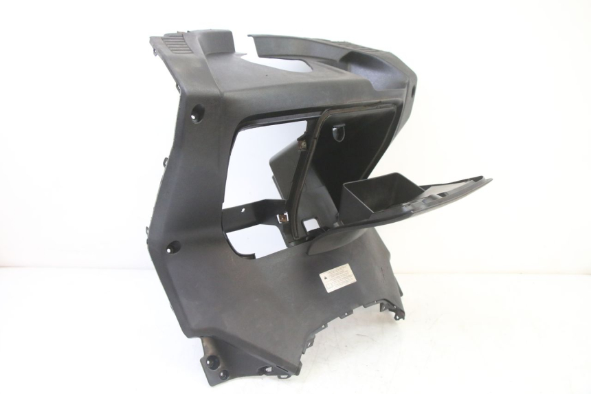 photo de TABLIER INTERIEUR YAMAHA XMAX X-MAX 125 (2006 - 2009) - Gros plan technique