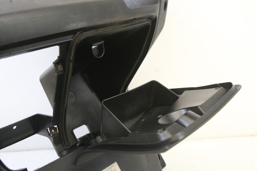 photo de TABLIER INTERIEUR YAMAHA XMAX X-MAX 125 (2006 - 2009) - Vue d’ensemble