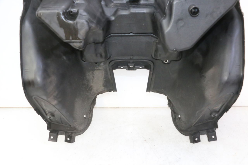 photo de TABLIER INTERIEUR YAMAHA X-MAX XMAX 125 (2010 - 2013) - Points de fixation