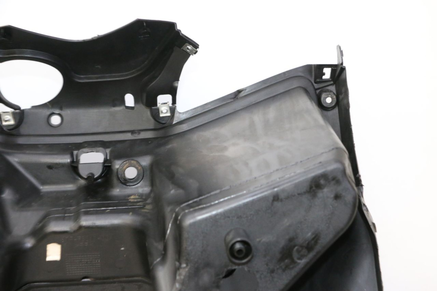 photo de TABLIER INTERIEUR YAMAHA X-MAX XMAX 125 (2010 - 2013) - Vue rapprochée