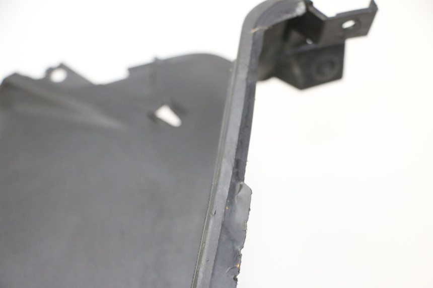 photo de TABLIER INTERIEUR YAMAHA X-MAX XMAX 125 (2010 - 2013) - Aperçu profil