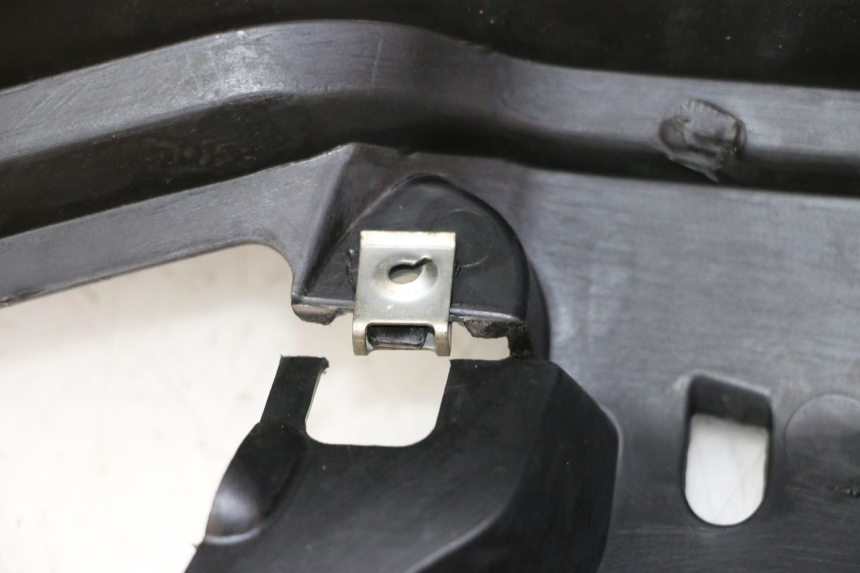 photo de TABLIER INTERIEUR YAMAHA X-MAX XMAX 125 (2010 - 2013) - Autre angle de vue