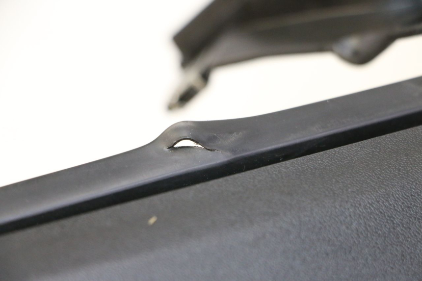 photo de TABLIER INTERIEUR YAMAHA X-MAX XMAX 125 (2010 - 2013) - Détails caractéristiques