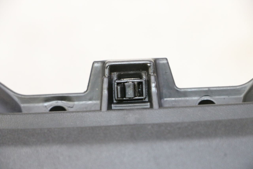 photo de TABLIER INTERIEUR YAMAHA X-MAX XMAX 125 (2010 - 2013) - Détail de la pièce