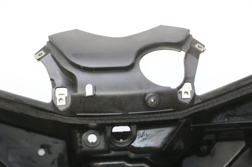 photo de TABLIER INTERIEUR YAMAHA X-MAX XMAX 125 (2010 - 2013) - Aperçu profil