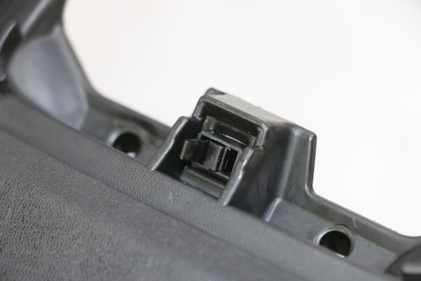 photo de TABLIER INTERIEUR YAMAHA X-MAX XMAX 125 (2010 - 2013) - Zoom état d’usage