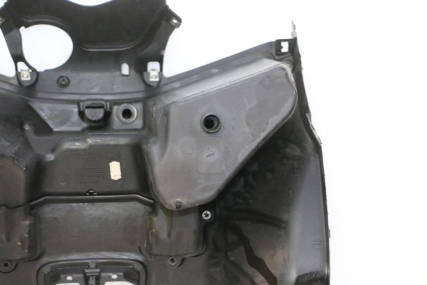 photo de TABLIER INTERIEUR YAMAHA X-MAX XMAX 125 (2010 - 2013) - Marquages et références