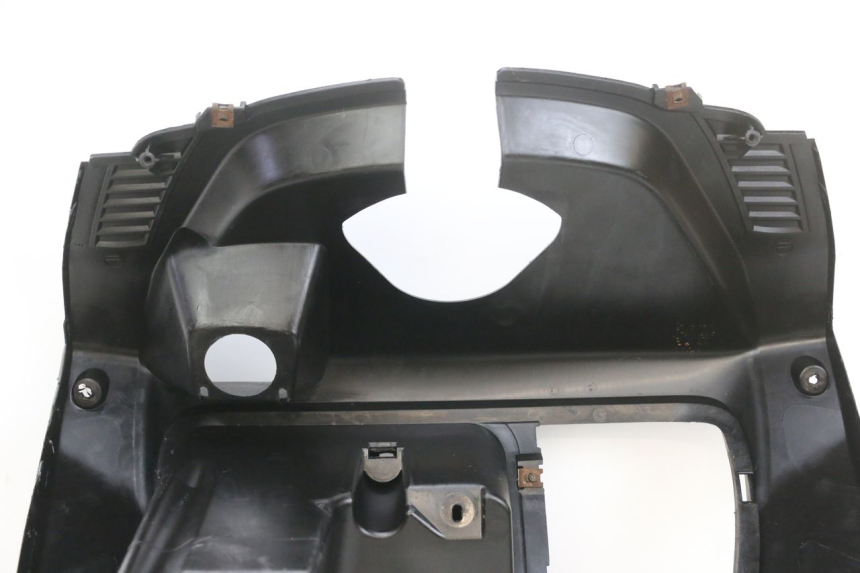 photo de TABLIER INTERIEUR YAMAHA XMAX X-MAX 125 (2006 - 2009) - Gros plan technique