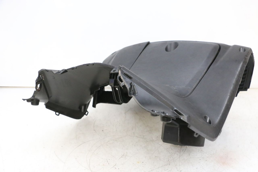 photo de TABLIER INTERIEUR YAMAHA XMAX X-MAX 125 (2006 - 2009) - Vue rapprochée