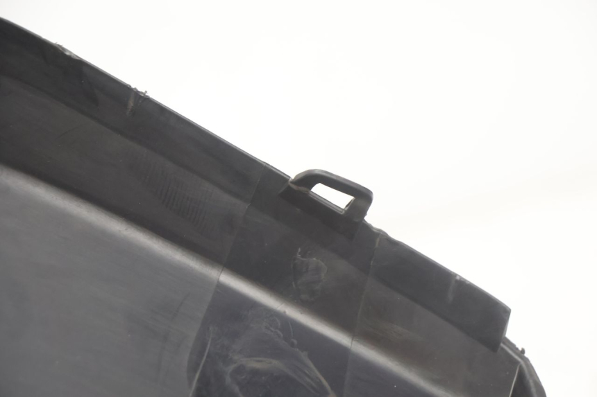 photo de TABLIER INTERIEUR YAMAHA XMAX X-MAX 125 (2006 - 2009) - Détails caractéristiques