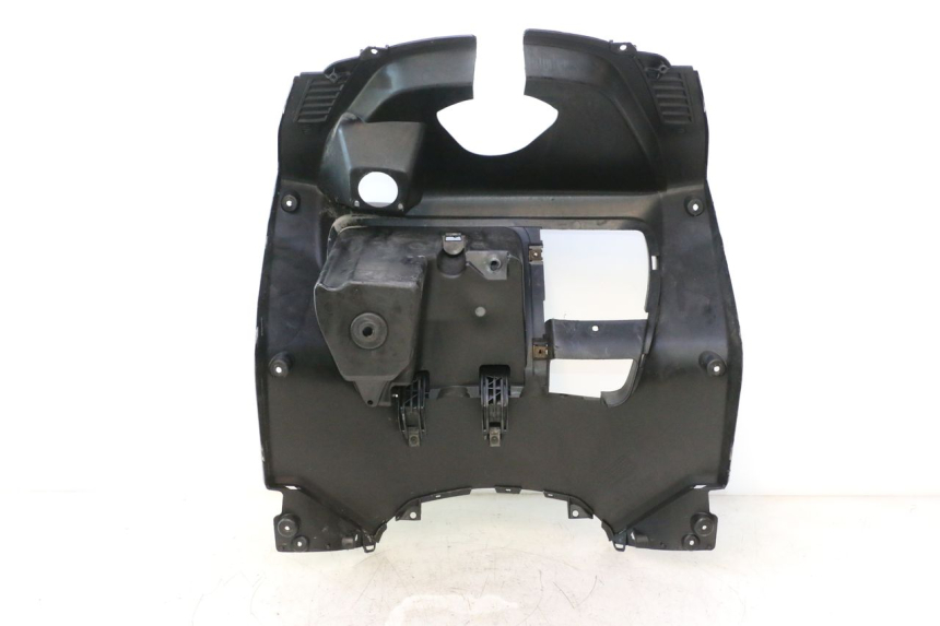 photo de TABLIER INTERIEUR YAMAHA XMAX X-MAX 125 (2006 - 2009) - Gros plan technique