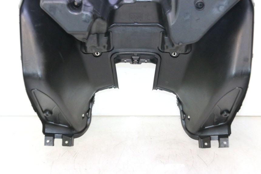 photo de TABLIER INTERIEUR YAMAHA X-MAX XMAX 125 (2010 - 2013) - Vue rapprochée