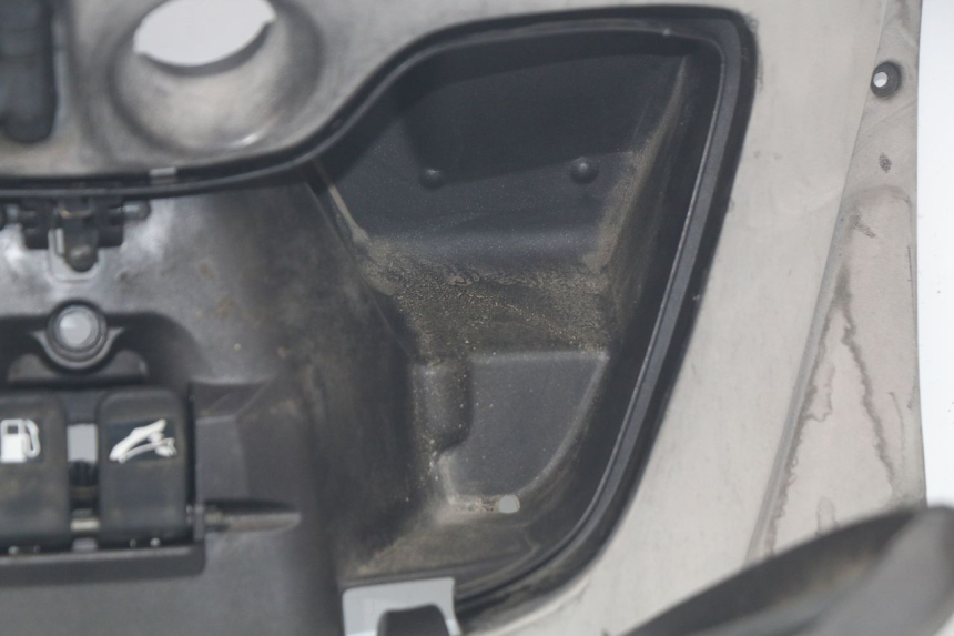 photo de TABLIER INTERIEUR PIAGGIO X9 EVOLUTION 250 (2003 - 2007) - Inspection visuelle