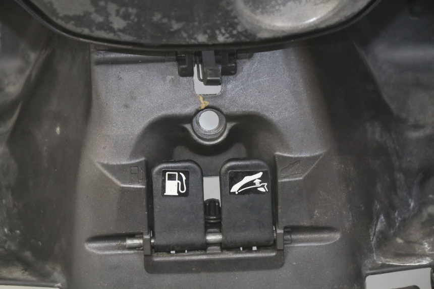 photo de TABLIER INTERIEUR PIAGGIO X9 EVOLUTION 125 (2003 - 2007) - Vue rapprochée