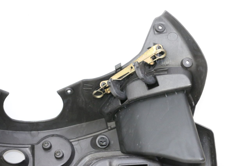 photo de TABLIER INTERIEUR PIAGGIO X9 EVOLUTION 125 (2003 - 2007) - Vue rapprochée