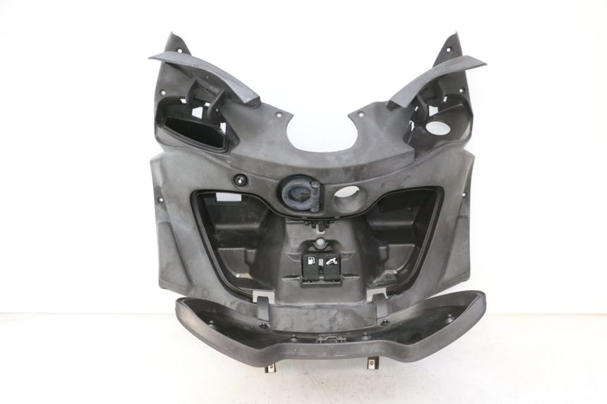 photo de TABLIER INTERIEUR PIAGGIO X9 EVOLUTION 125 (2003 - 2007) - Gros plan technique