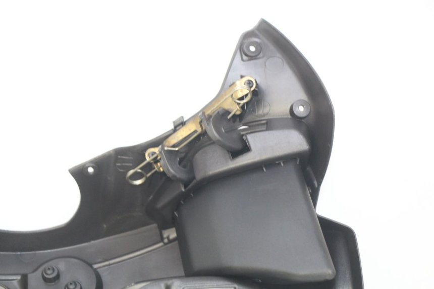 photo de TABLIER INTERIEUR PIAGGIO X9 125 (2000 - 2003) - Points de fixation