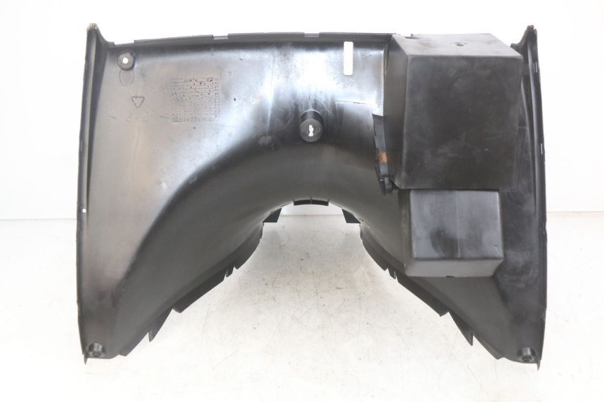 photo de TABLIER INTERIEUR YAMAHA YP MAJESTY 125 (2007 - 2010) - Autre angle de vue