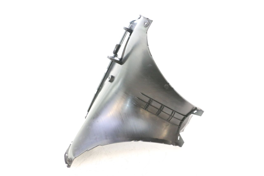 photo de TABLIER INTERIEUR YAMAHA YP MAJESTY 125 (1998 - 2001) - Gros plan technique