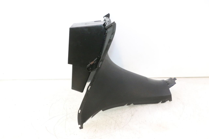 photo de TABLIER INTERIEUR YAMAHA YP MAJESTY 125 (2002 - 2006) - Autre angle de vue